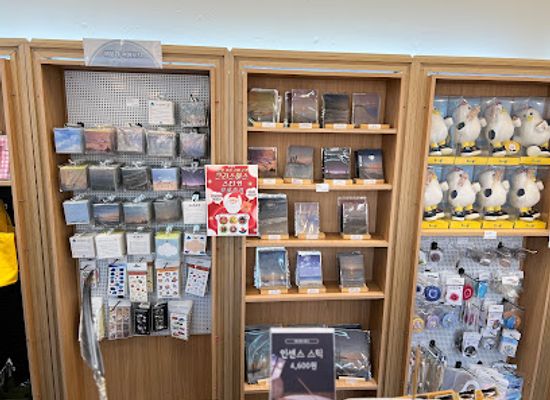 south-korea/busan/shop/over-cloud-souvenir-shop-busan-haeundae