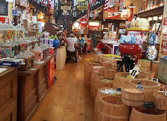 missouri/elephant-rocks-state-park/shop/old-village-mercantile
