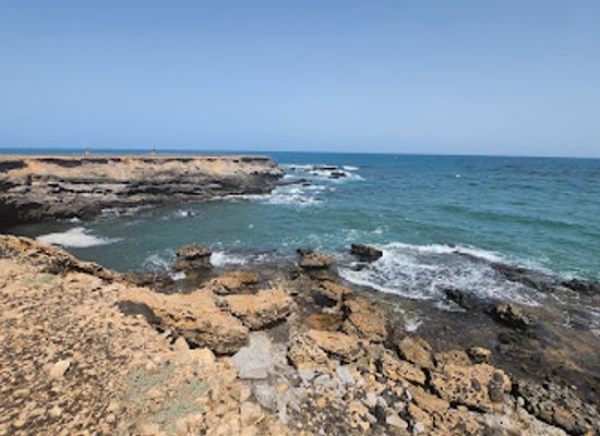 cabo-verde/praia-do-curral-velho/shop/santa-monica-bar