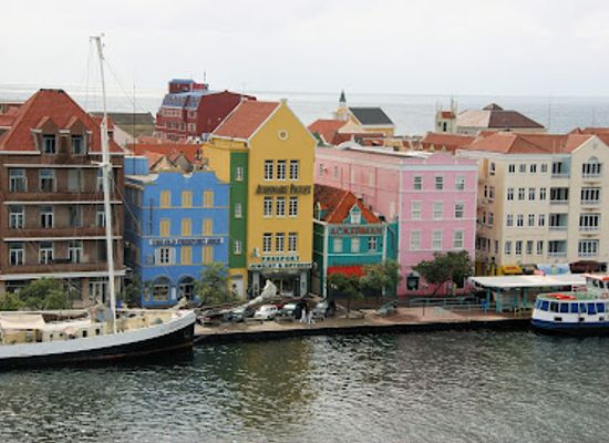 curacao/st-joris-bay/shop/the-old-freeport-shop
