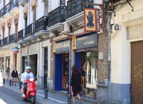 spain/granada/realejo-san-matias/shop/hecho-a-mano-handicrafts-artesanias