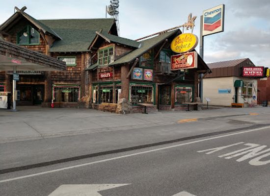 montana/yellowstone-national-park/shop/eagle-s-store