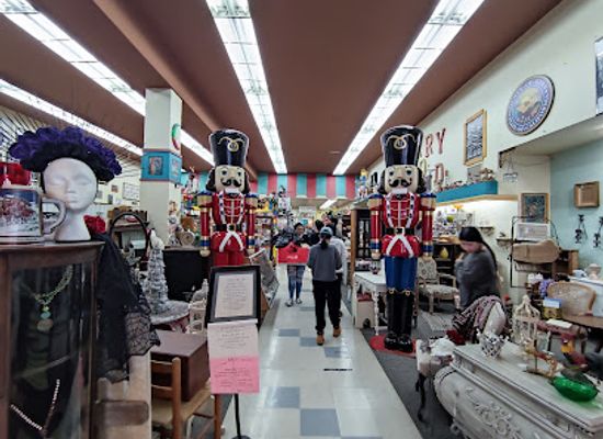 california/bakersfield/shop/merry-go-round-antique-mall