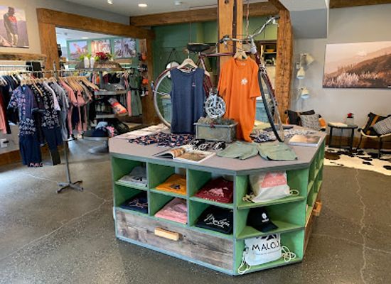 vermont/mount-mansfield/shop/mountain-road-outfitters