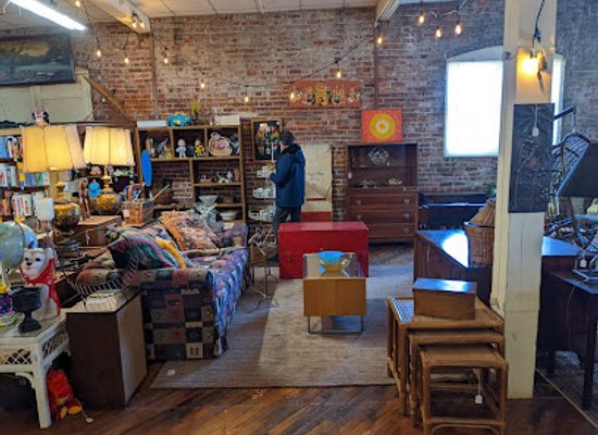 alabama/north-alabama/shop/railroad-station-antiques