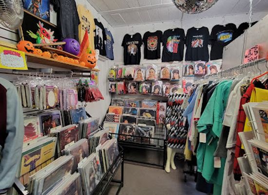 iowa/west-des-moines/shop/atomic-garage-valley-junction