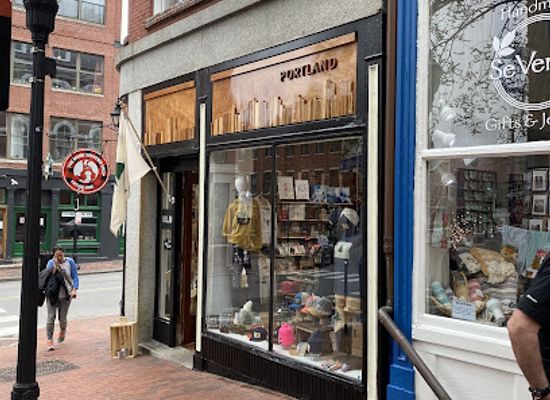 maine/portland/west-end/shop/the-maine-souvenir-shop-portland