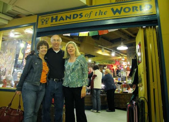 washington/seattle/downtown-seattle/shop/hands-of-the-world-in-pike-place-market