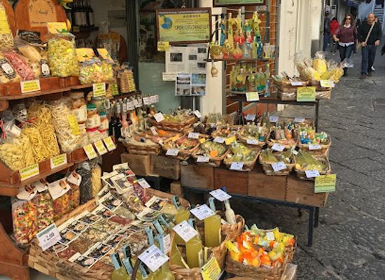 italy/ravello/shop/la-valle-dei-mulini-limoncello-store
