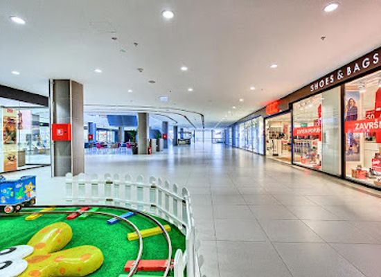 croatia/trogir/shop/marisa-shopping-center