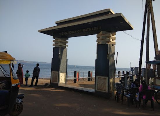 india/konkan-coast/shop/mandavi-beach