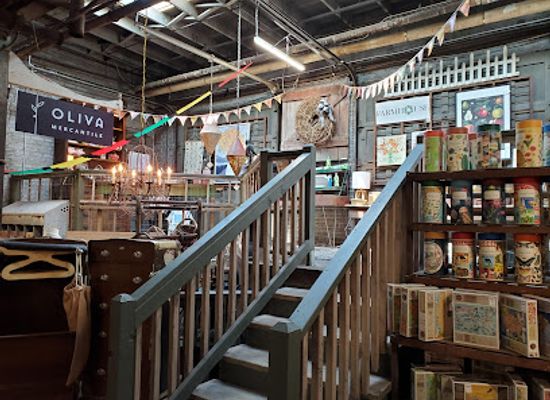 missouri/st-louis/shop/the-hill-antique-market