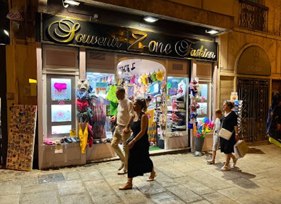 italy/sardinia/shop/z-one-fahion-souvenir-costumi-da-bagno-sandali-vestiti-moda-mare-magliette-sardegna