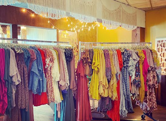 mississippi/tupelo/shop/yellow-lovebirds-boutique