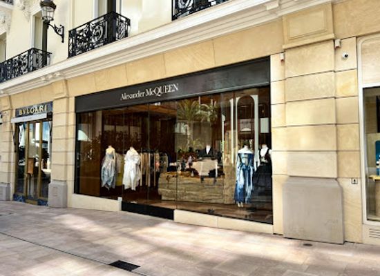 monaco/monaco-yacht-club/shop/alexander-mcqueen
