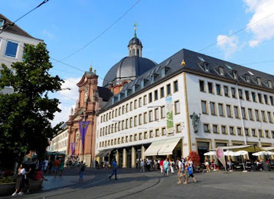 germany/wurzburg/wurzburger-dom/shop/lindt-boutique-wurzburg
