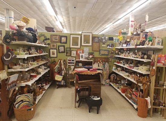 ohio/maumee-bay-state-park/shop/maumee-antique-mall