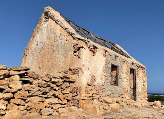cabo-verde/praia-do-curral-velho/shop/ruinen-dorf-cural-velho