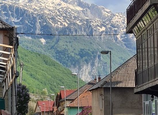montenegro/lakes-of-plav/shop/caffe-bar-centar