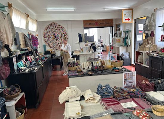 guatemala/lake-atitlan/shop/manos-crucenas-artisan-store