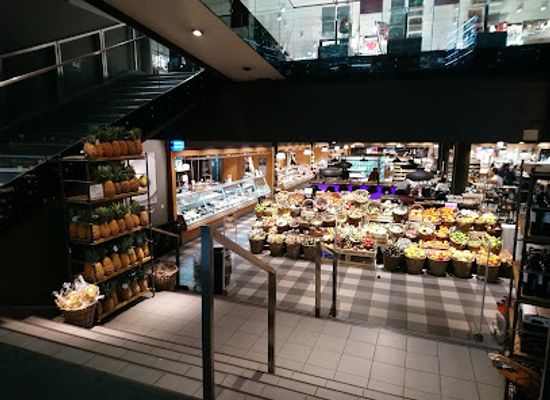 switzerland/lausanne/old-town/shop/zara