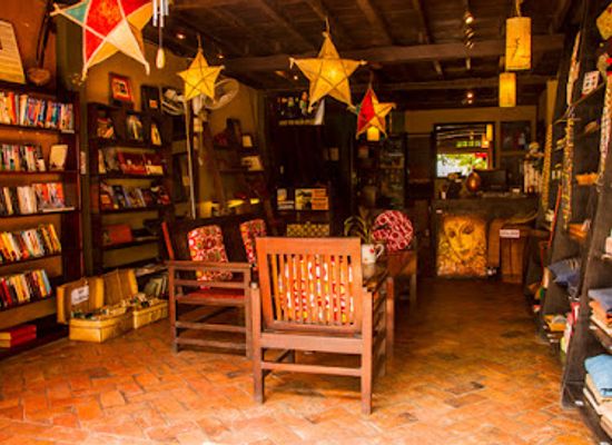 laos/northern-laos/shop/l-etranger-books-tea