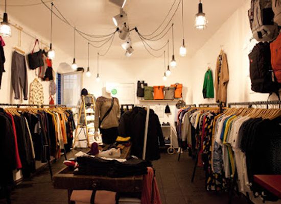 germany/berlin/mitte/shop/rotation-boutique-nachhaltige-mode-schallplatten