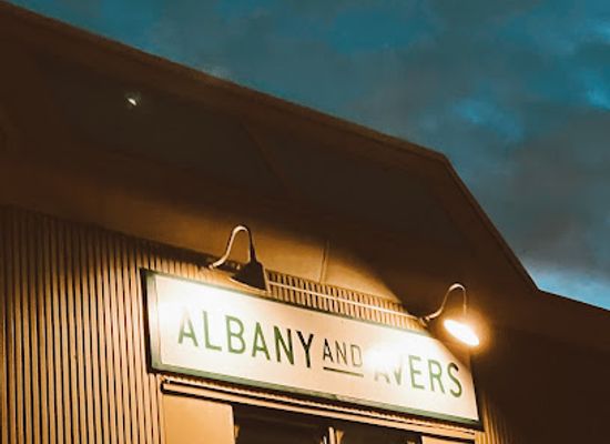 nebraska/omaha/blackstone-district/shop/albany-and-avers