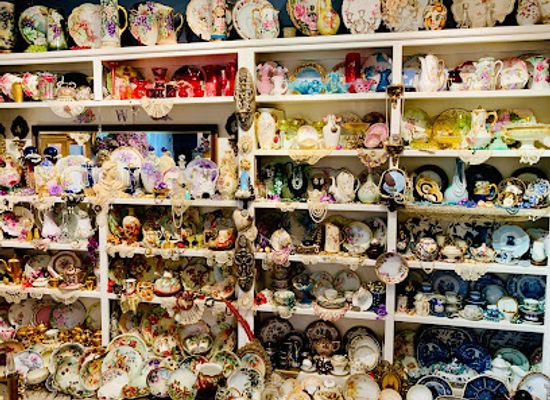 massachusetts/the-islands/shop/wisteria-antiques-etc