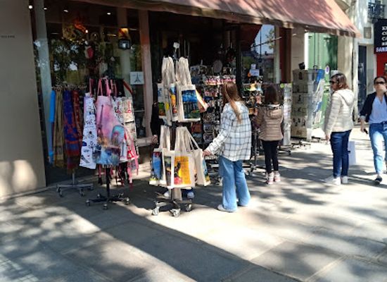 france/paris/shop/piou-piou-paris-gift-souvenirs
