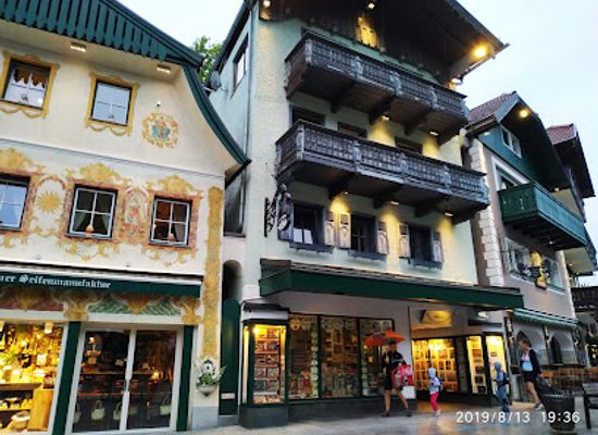 austria/salzkammergut-lakes/shop/hodlmoser-trachten