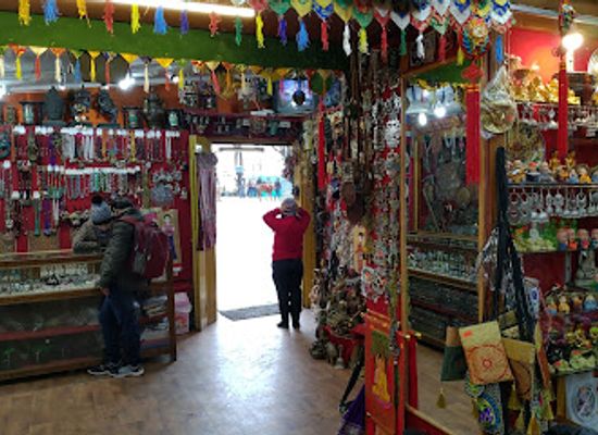 india/darjeeling/tiger-hill/shop/tibet-arts