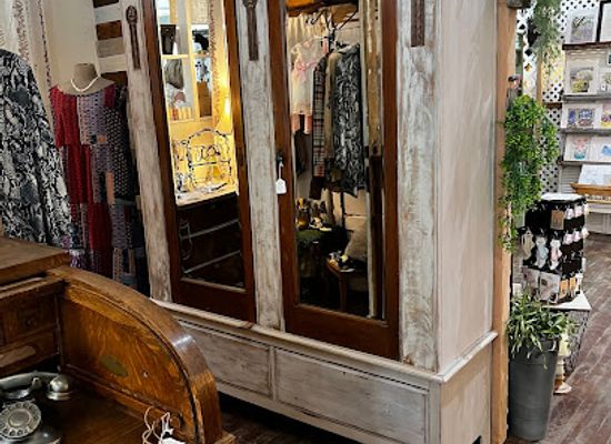 california/bakersfield/shop/the-she-shed-by-the-peachy-pig