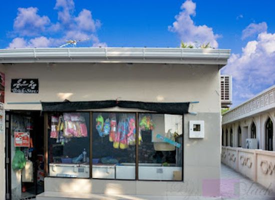maldives/huraa/shop/beach-store
