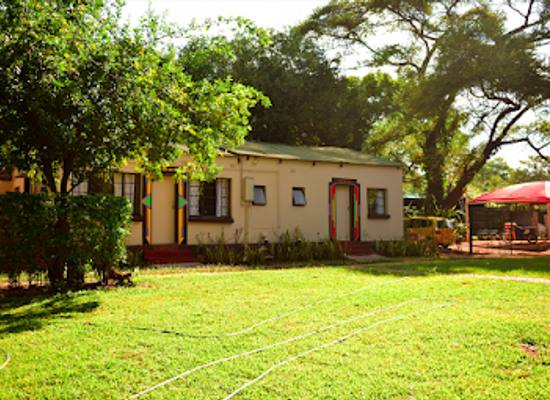 zambia/victoria-falls-area/shop/shoestrings-backpackers