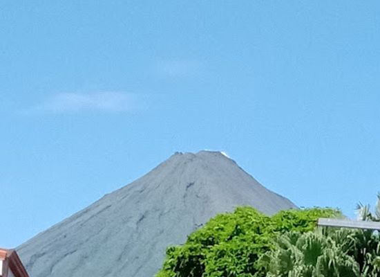 costa-rica/arenal-volcano-area/shop/artesanias-frans-things-happys