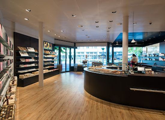 switzerland/interlaken/shop/laderach