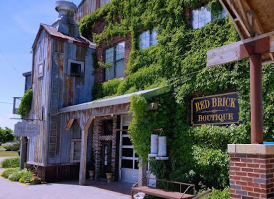 minnesota/otter-tail-lakes-country/shop/red-brick-boutique