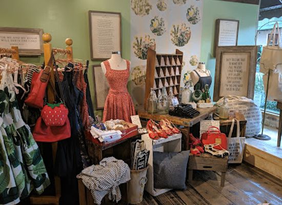 florida/st-augustine/shop/red-pineapple