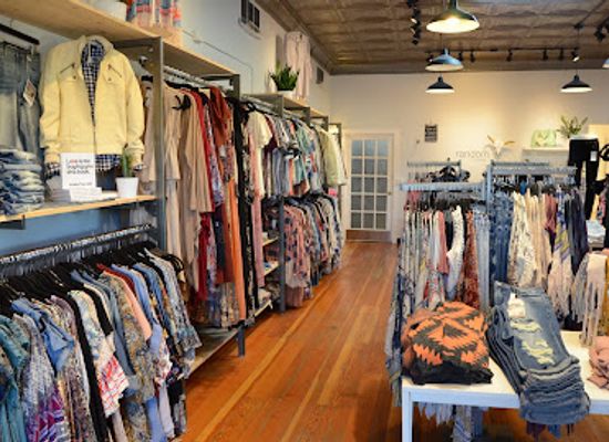 illinois/peoria/shop/random-boutique