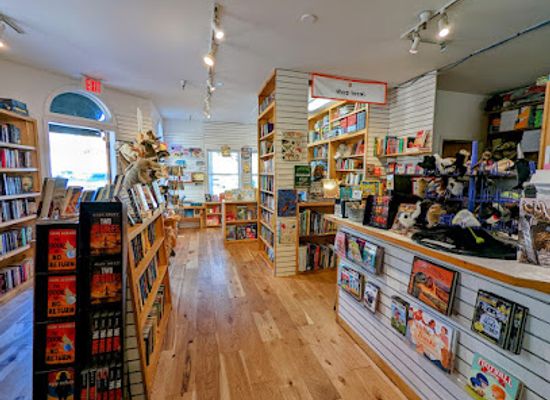 utah/park-city/shop/dolly-s-bookstore