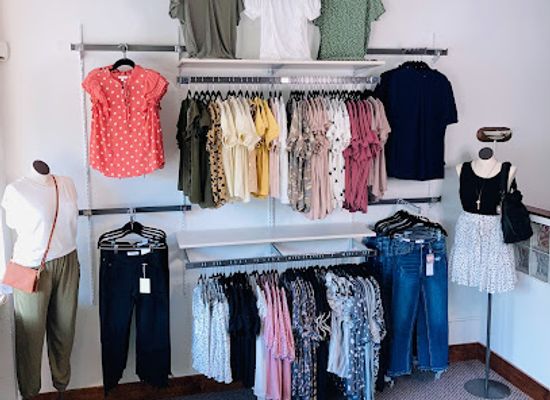 iowa/ankeny/shop/charmed-chic-boutique