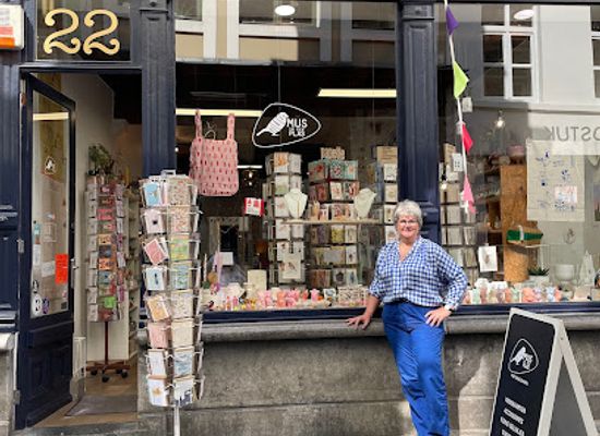 belgium/ghent/shop/geschenken-mus-in-een-plas