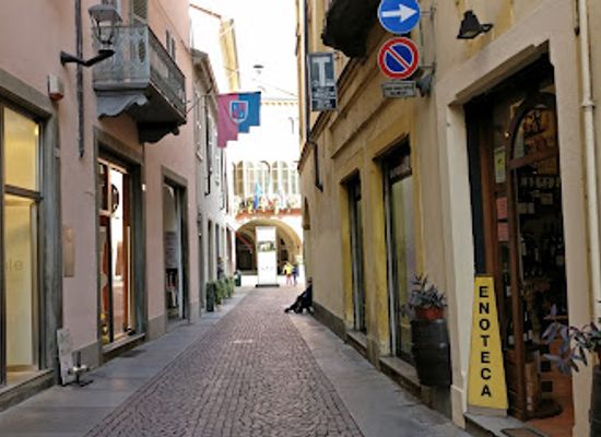 italy/roero/shop/enoteca-grandi-vini
