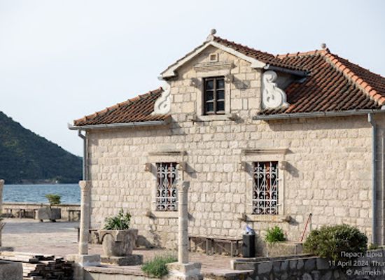 montenegro/perast/shop/souvenir-shop-toilet