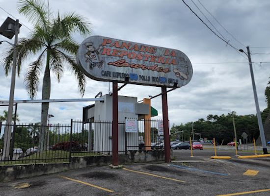 puerto-rico/camuy-river-cave-park/shop/panaderia-y-reposteria-lourdes