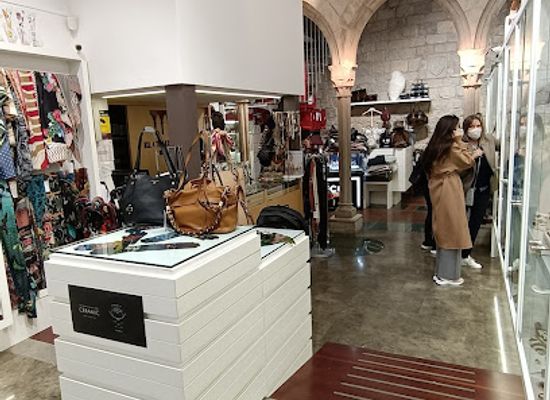 spain/girona/el-mercadal/shop/el-claustre-regal