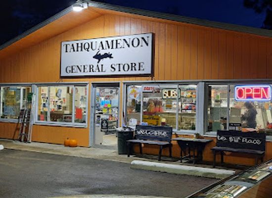 michigan/tahquamenon-falls-state-park/shop/genes-tahquamenon