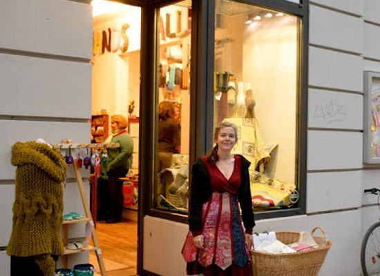 germany/munich/haidhausen/shop/hands-gallery