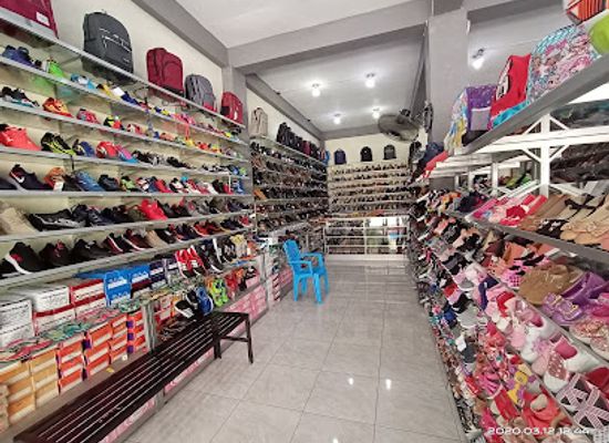 indonesia/raja-ampat/shop/toko-sepatu-tri-star